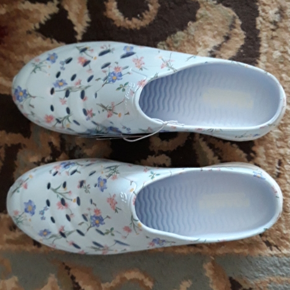 2x*Host Pick*Skechers Foamies slip on shoes - Picture 13 of 16